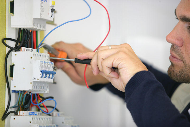 Mise en conformité électrique dans le Val d'Oise Votre installation électrique est vieillissante ? Contactez notre électricien pour vérifier la mise en conformité de votre installation